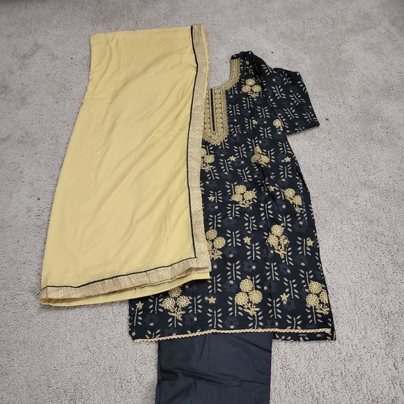 Salwaar Kameez - Picture 4 of 4